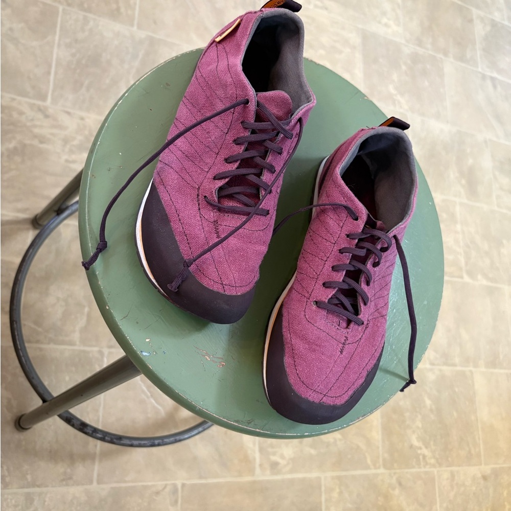 Altra Wahwear Burgundy and Brown Athletic Shoes women’s size 8